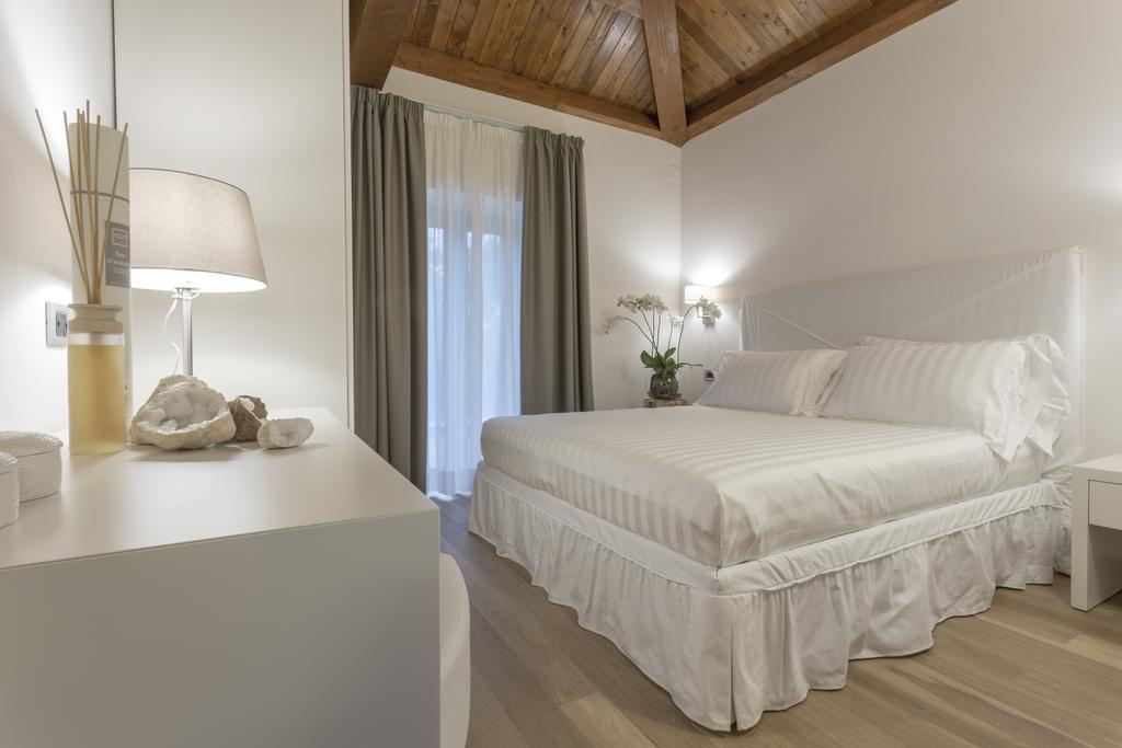 Tenuta Esdra Agrispa Pontecorvo Exteriör bild